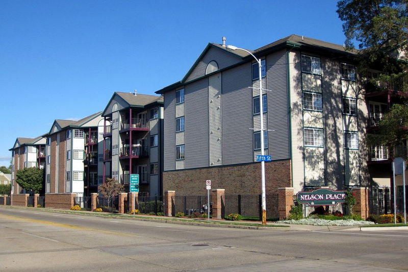 Tomahawk Motel (Devonshire Hotel, Downtowner Motor Inn) - Nelson Plave Apts (newer photo)
